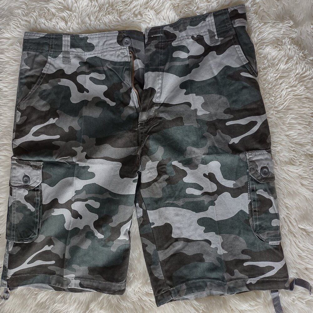 NWT gray/black camo mens shorts